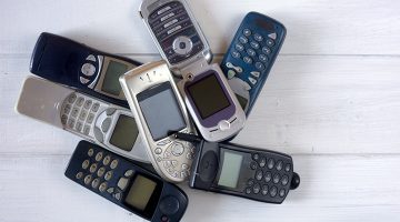 The Trials & Tribulations Of Using A Flip Phone In 2017