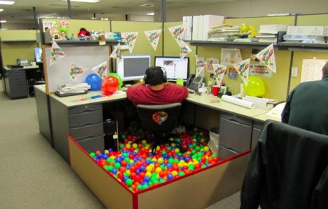 Brthday-Party-Office-Cubicle-Decoration-Ideas-Big-Man-On-Office-Chair